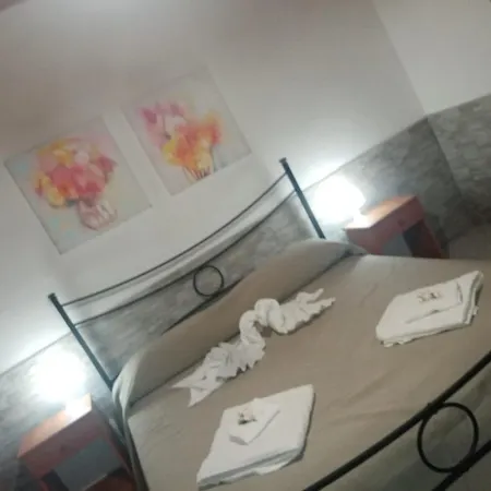 Maya Tra Mare E Citta Nyaraló